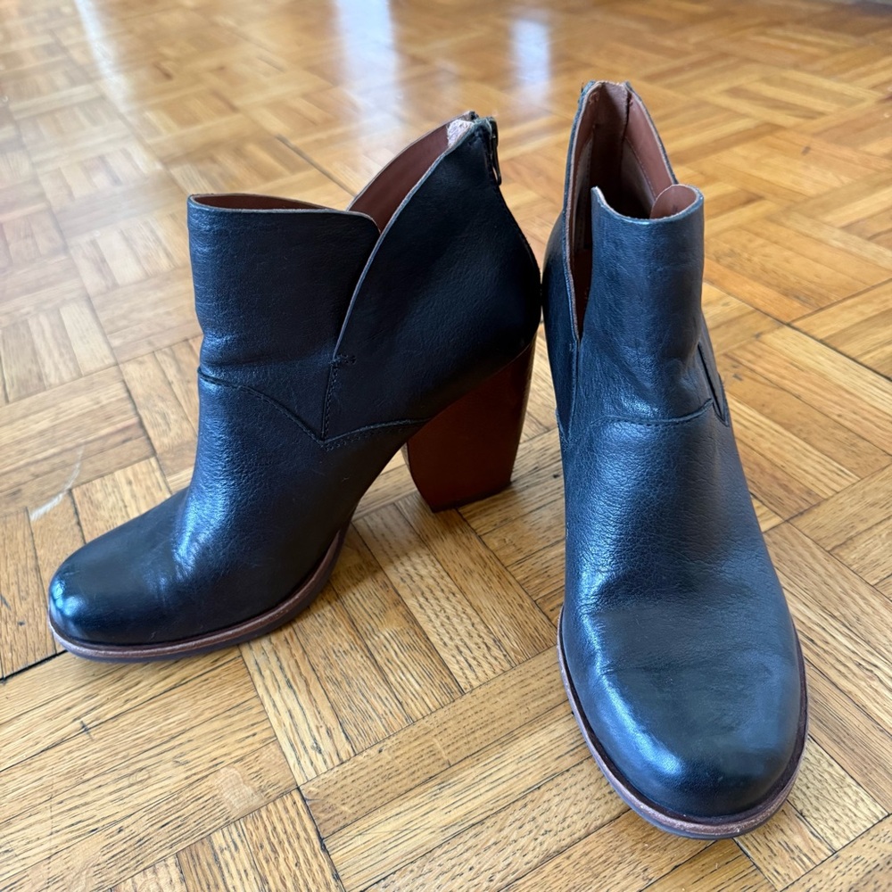 Kork Ease Castaneda Black Leather Bootie Size 8.5